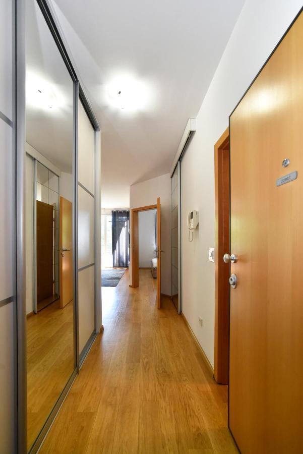 Block Apartment Park With Private Garage Parking Zagreb Buitenkant foto