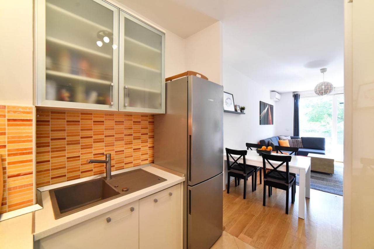 Block Apartment Park With Private Garage Parking Zagreb Buitenkant foto