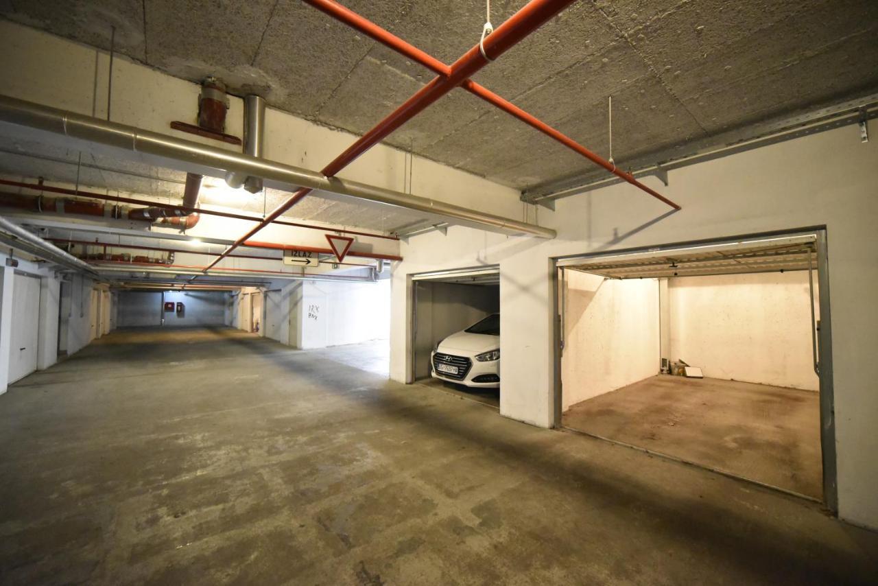 Block Apartment Park With Private Garage Parking Zagreb Buitenkant foto