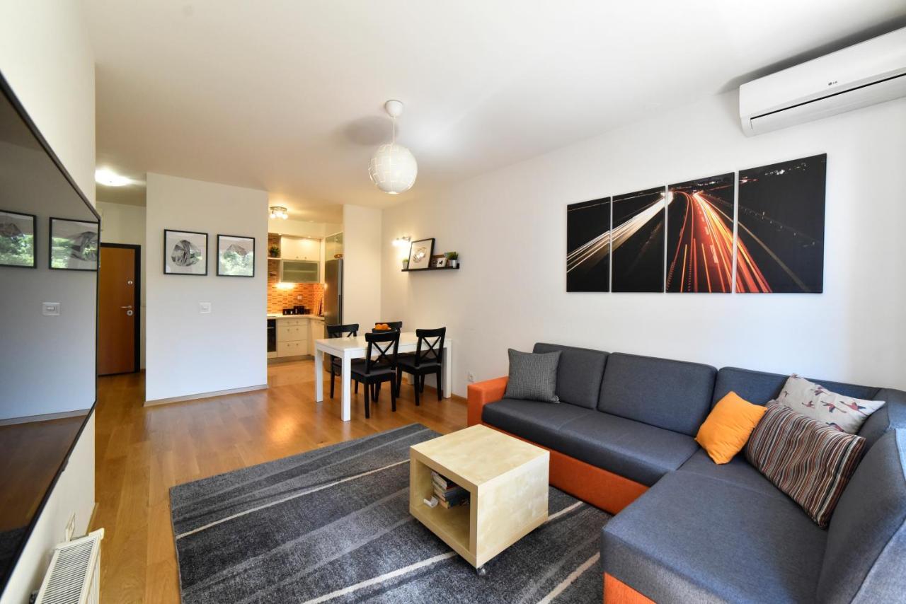 Block Apartment Park With Private Garage Parking Zagreb Buitenkant foto